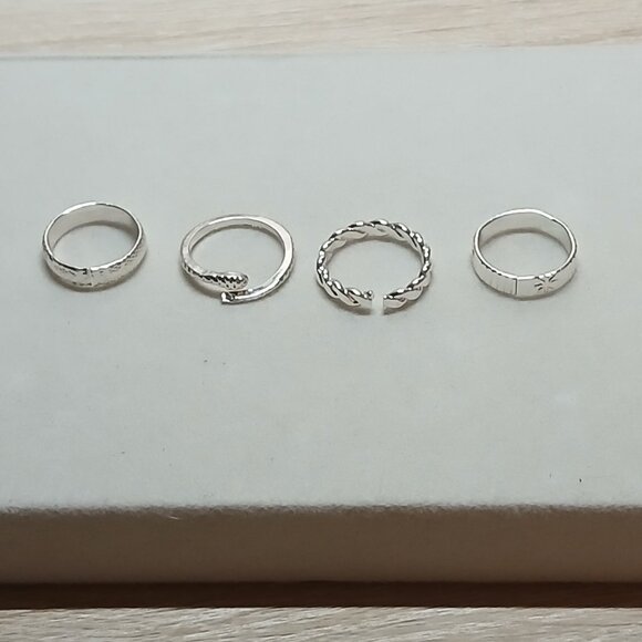 NWOT Set of 4 Fashion Jewelry Silver/White Tone Slim Womens Rings Adjust. #4 - Picture 7 of 11